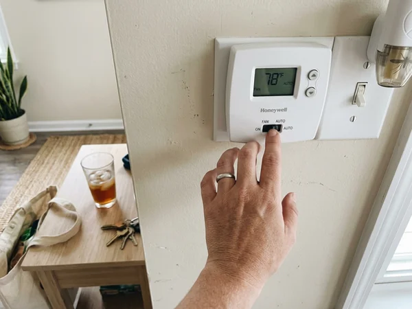 Thermostat fan setting switched from ON to AUTO